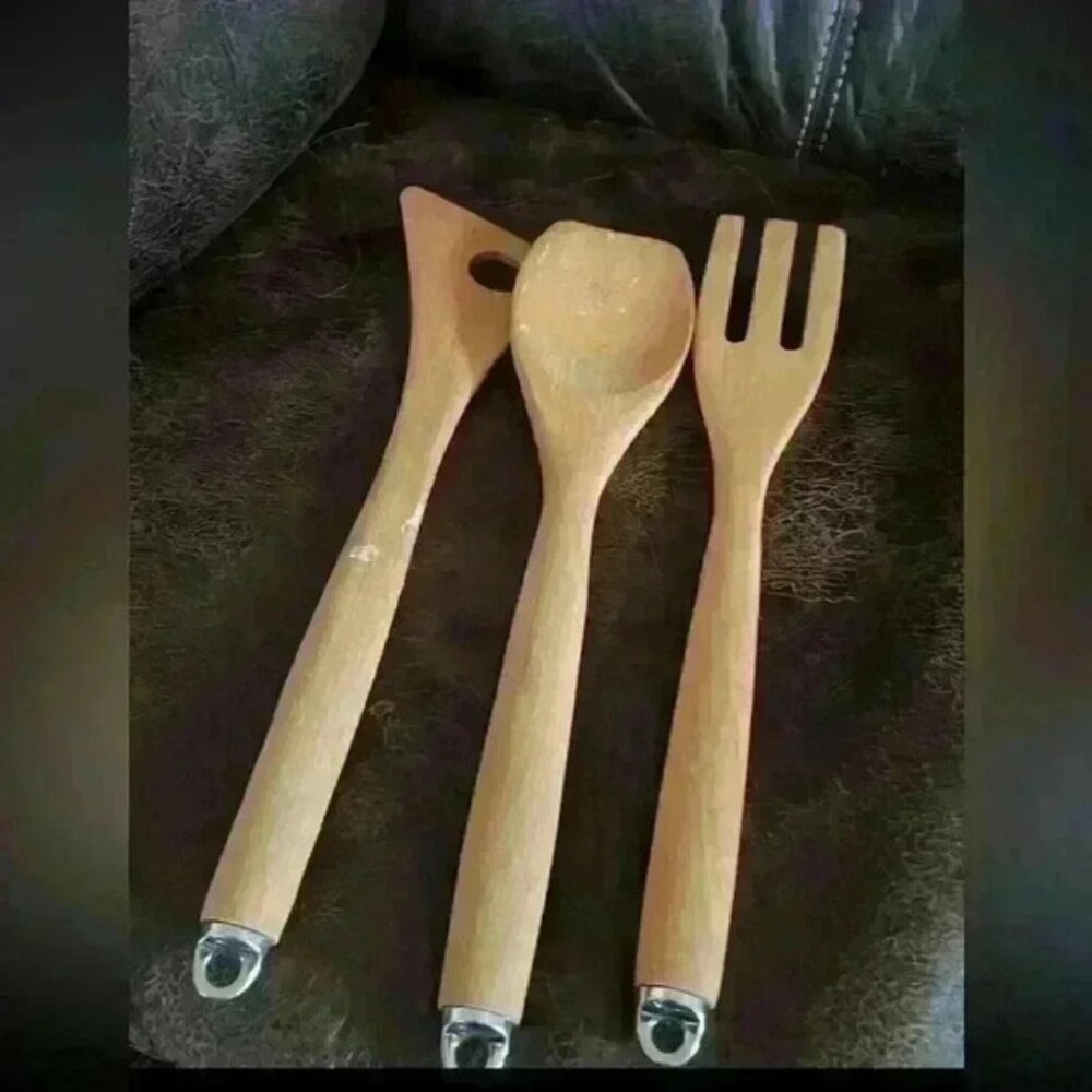 Set of wooden utensils‎